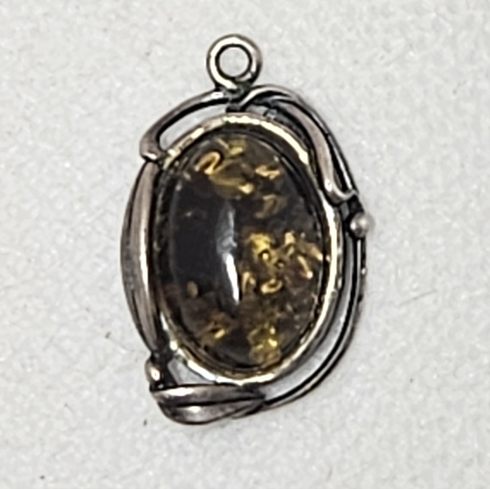 Vintage 925 Sterling Silver Green Amber Pendant Art Nouveau Leaf Oval Cabochon
